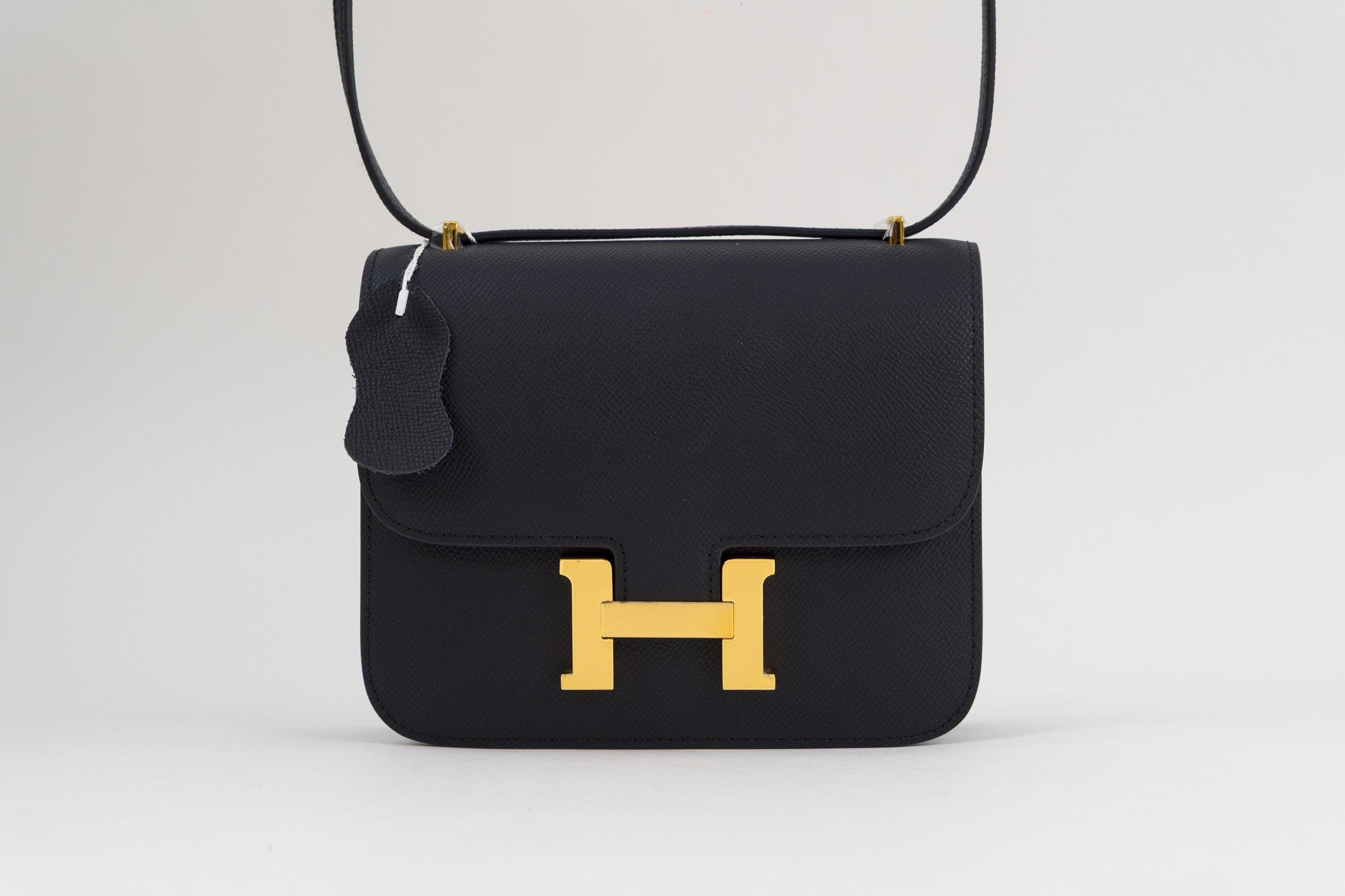 Saloria Constance 18 in Black
