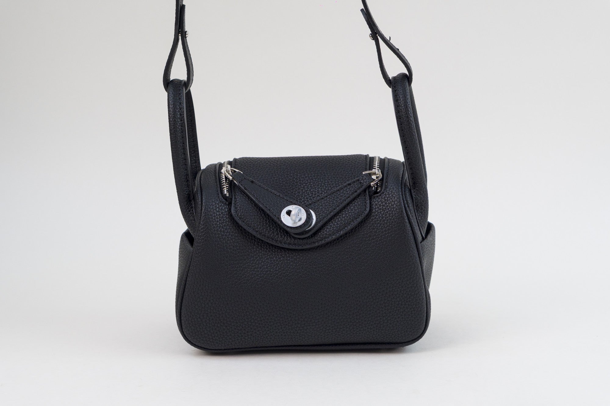 Saloria Lindy 26 in Black