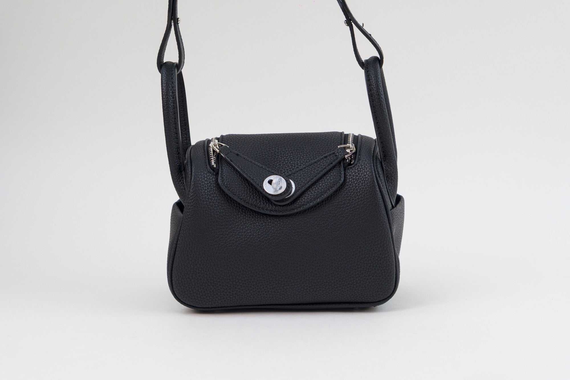 Saloria Lindy 26 in Black