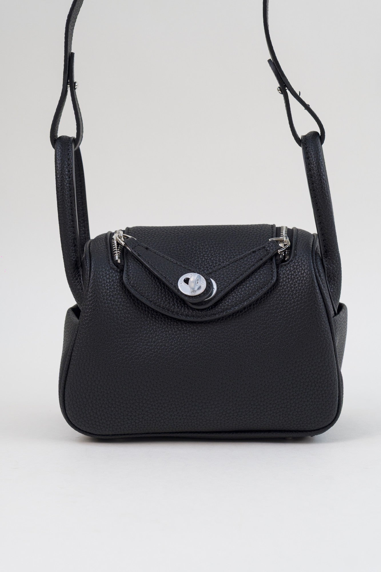 Saloria Lindy 26 in Black