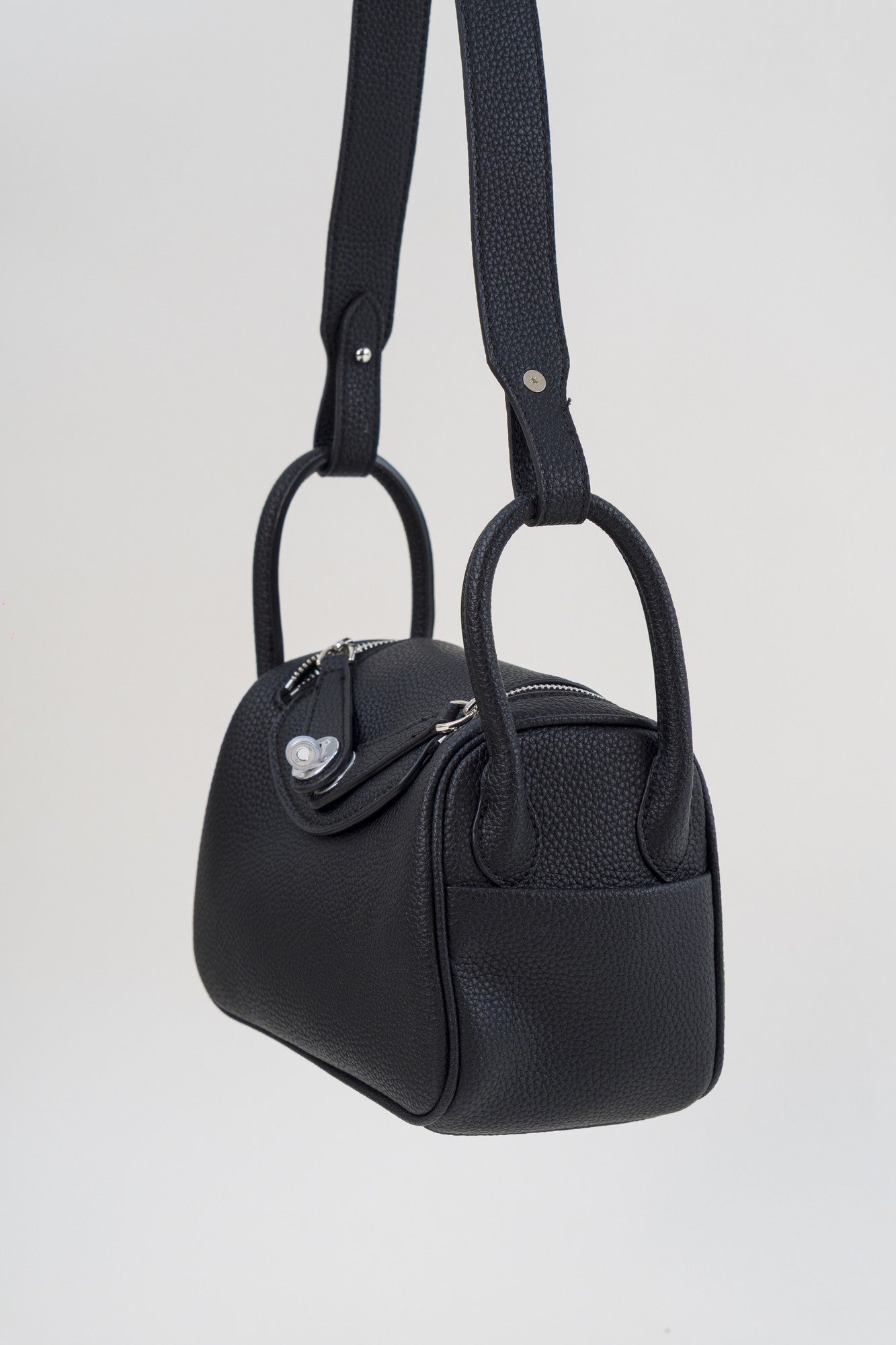 Saloria Lindy 26 in Black