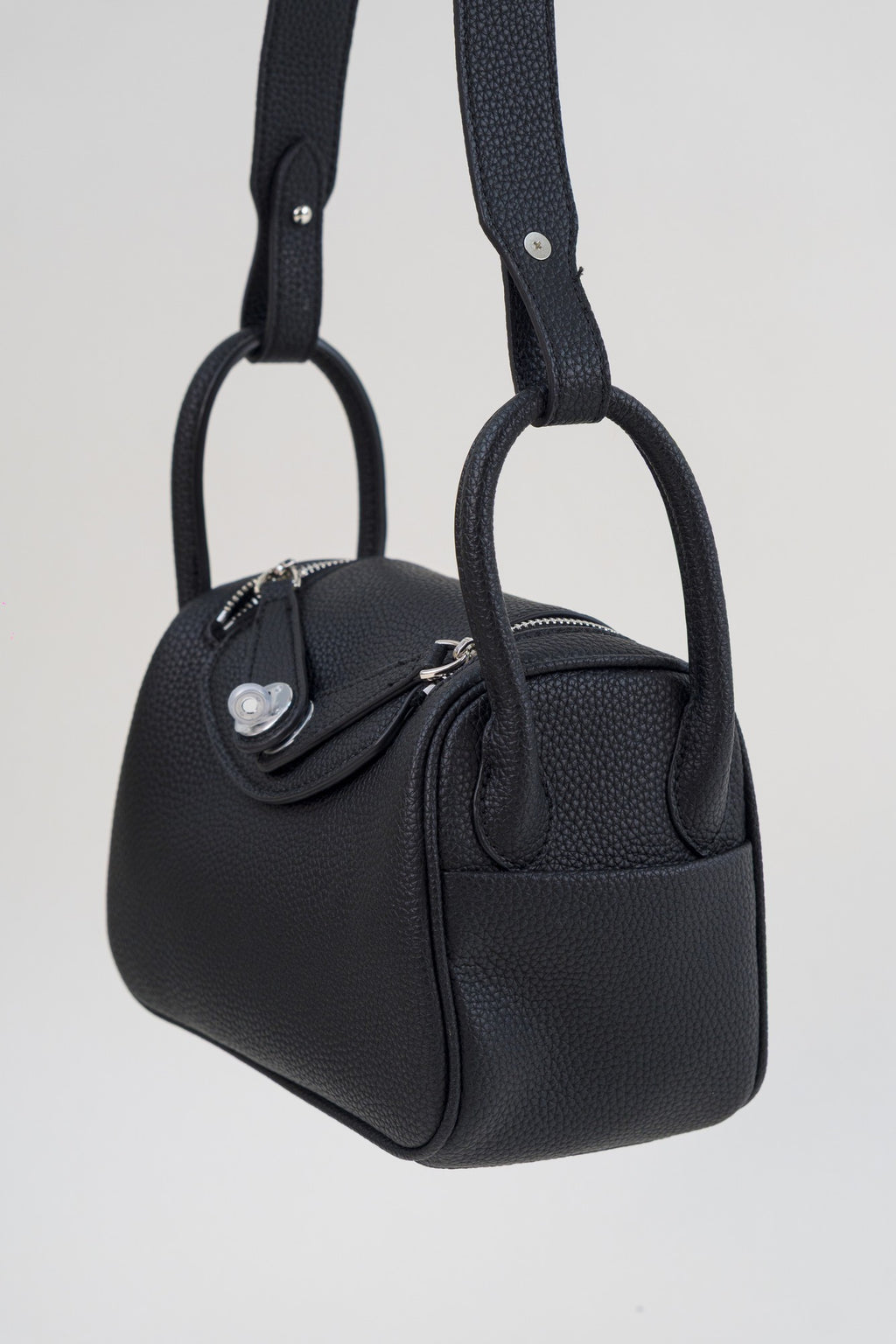 Saloria Lindy 26 in Black