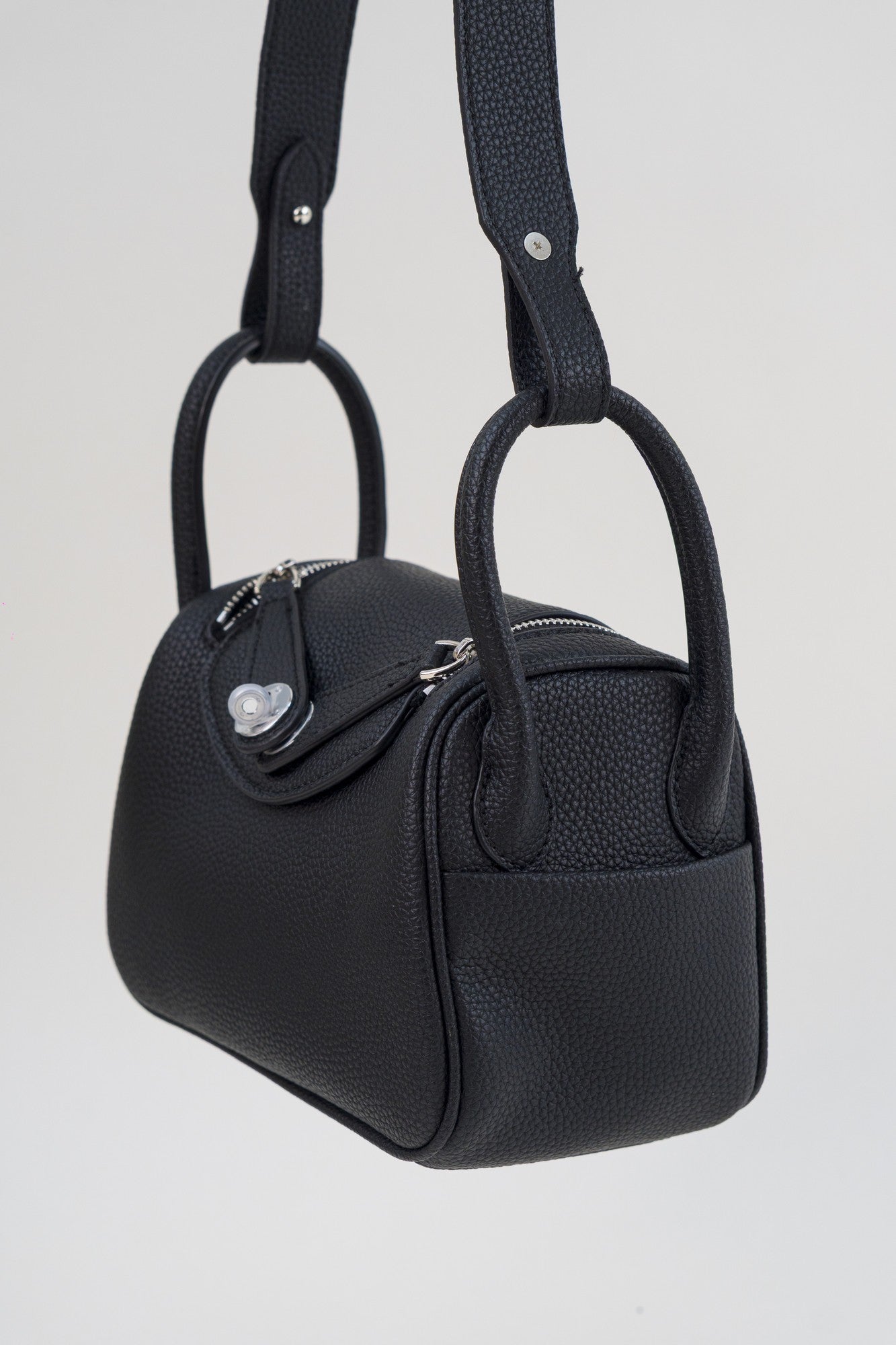 Saloria Lindy 26 in Black