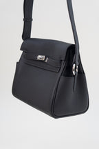 Saloria Messenger in Black