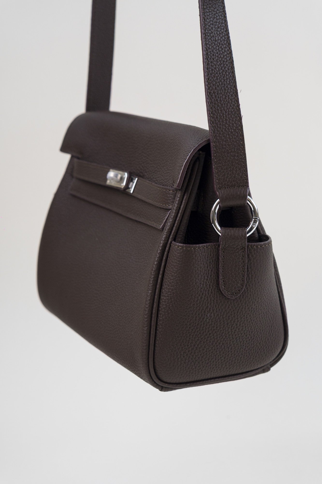Saloria Messenger in Brown