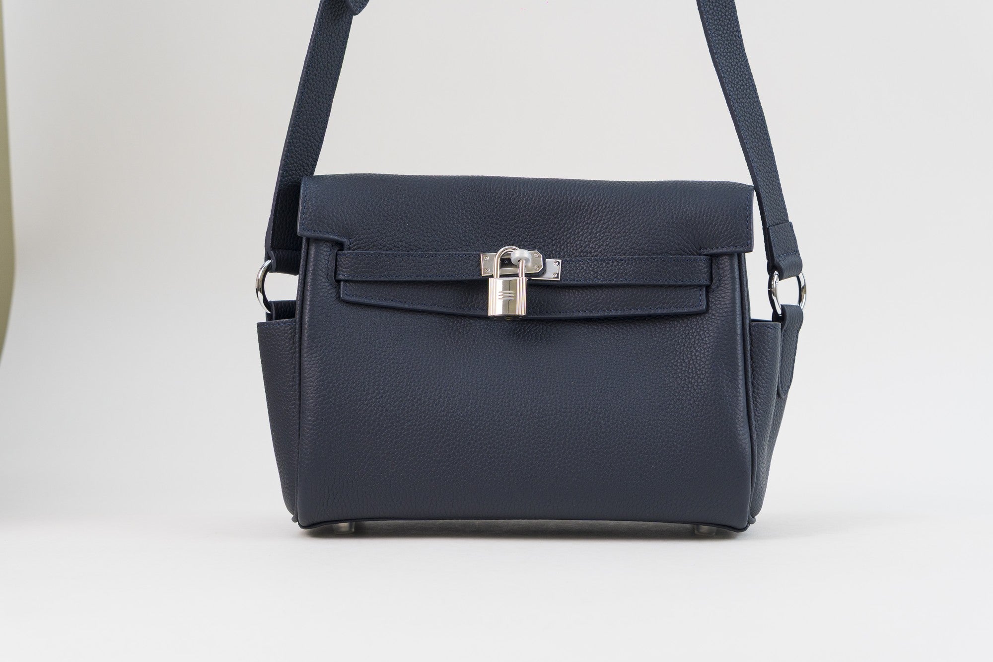 Saloria Messenger in Midnight B.